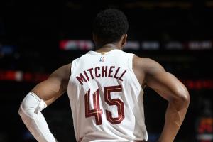 正负值-22最低！多诺万·米切尔21中9拿23分5失误 罚球6中2