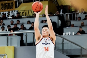 双李飞刀！李弘权&李添荣合计6记三分球贡献28分